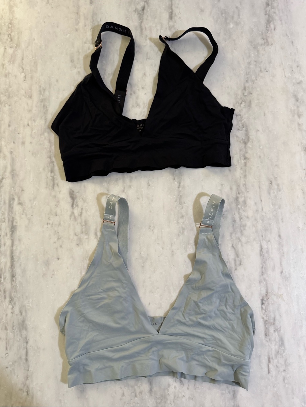 Danskin Seamless Wireless Stretch Casual Loungewear Bralettes in Black & Gray M